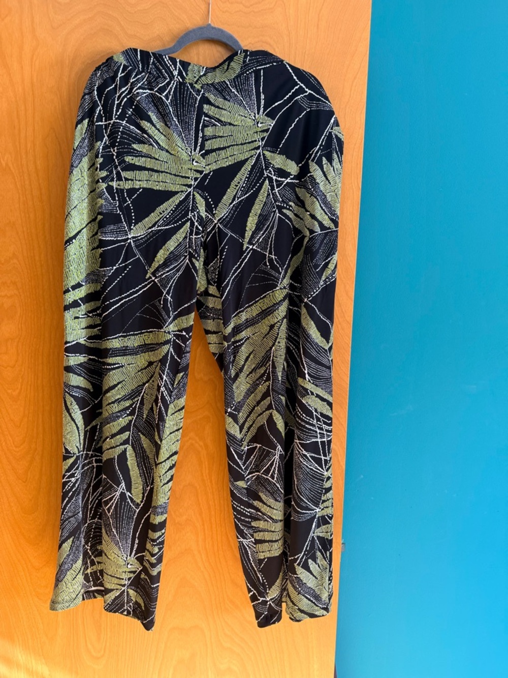 Susan Graver Black Palm-Print Wide Leg Pants - Green Leaf Pattern